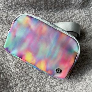 Lululemon Everywhere Belt Bag Prism Wash